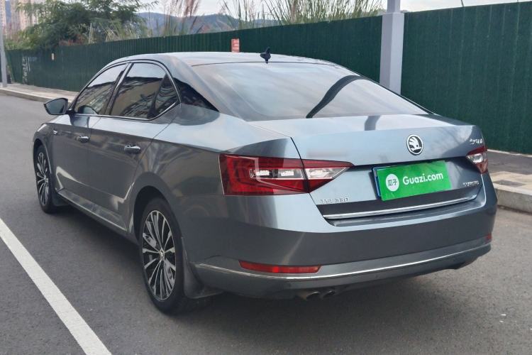Used Skoda Superb 2016 TSI330 DSG Smart Drive Edition Exterior 4