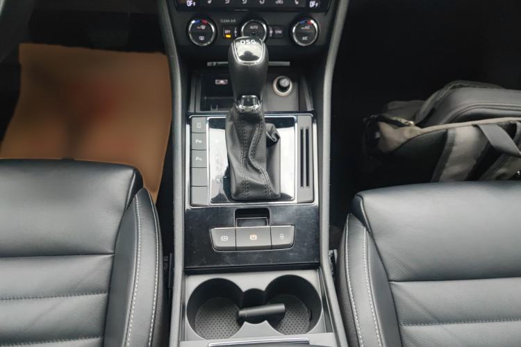 Used Skoda Superb 2016 TSI330 DSG Smart Drive Edition Gear Lever