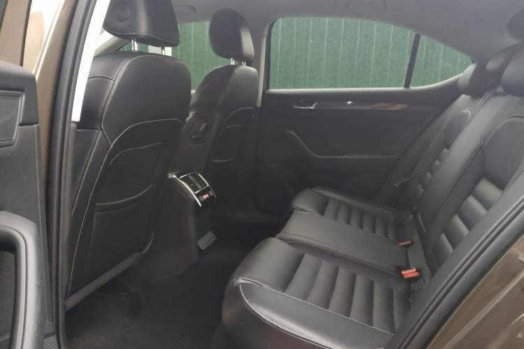 Used Skoda Superb 2016 TSI330 DSG Smart Drive Edition Interior 4