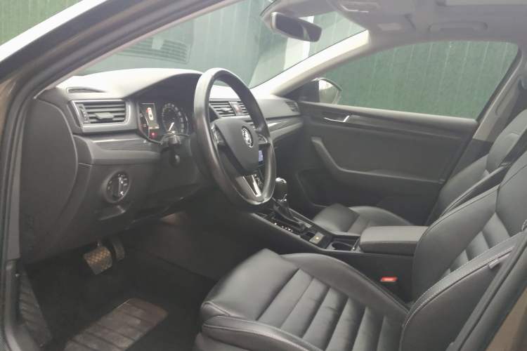 Used Skoda Superb 2016 TSI330 DSG Smart Drive Edition Interior 5