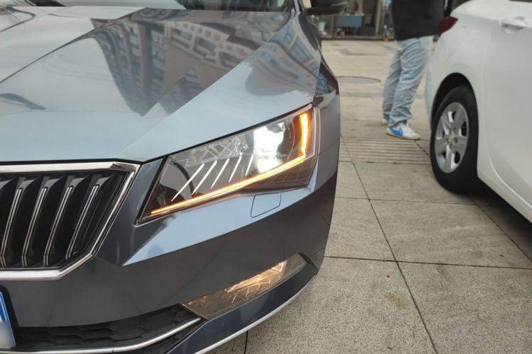 Used Skoda Superb 2016 TSI330 DSG Smart Drive Edition Left Front Headlight