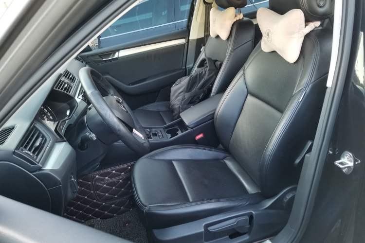 Used Skoda Superb 2016 TSI280 DSG Advanced Edition Left Front Seat