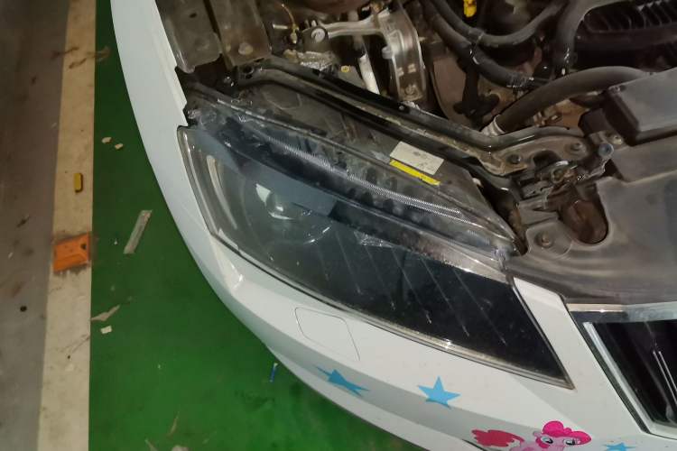 Used Skoda Superb 2016 TSI330 DSG Smart Drive Edition Right Front Headlight