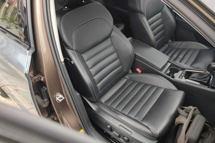 Used Skoda Superb 2016 TSI330 DSG Smart Drive Edition Right Front Seat