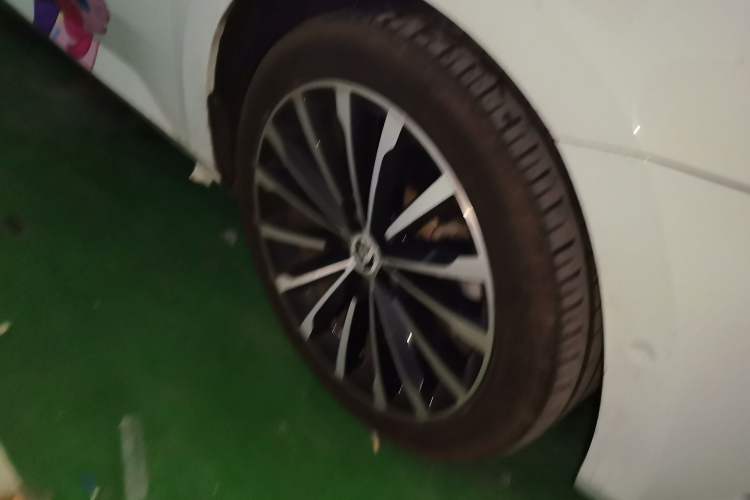 Used Skoda Superb 2016 TSI330 DSG Smart Drive Edition Right Front Wheel Hub