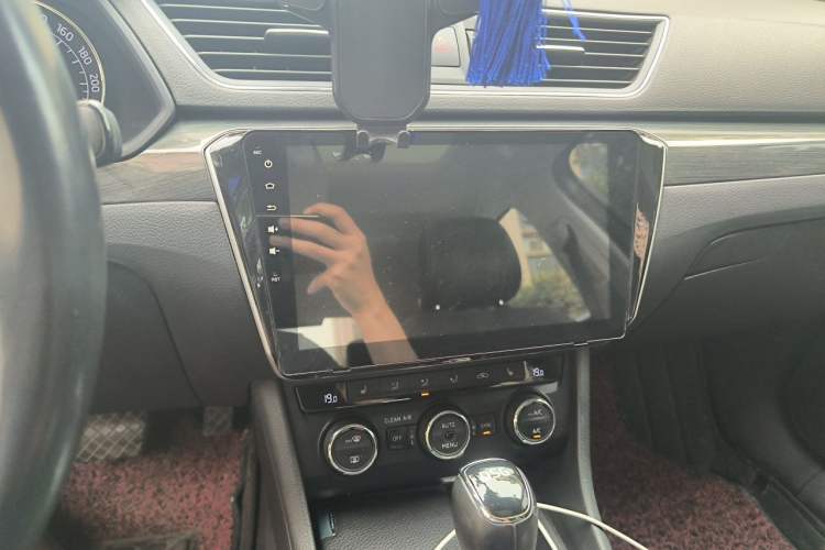 Used Skoda Superb 2016 TSI330 DSG Smart Drive Edition Audio And AC Panel