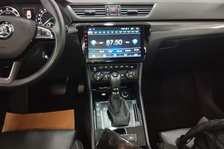 Used Skoda Superb 2016 TSI330 DSG Smart Drive Edition Audio And AC Panel