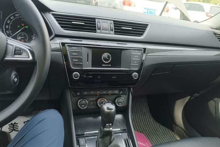 Used Skoda Superb 2016 TSI330 DSG Smart Drive Edition Audio And AC Panel