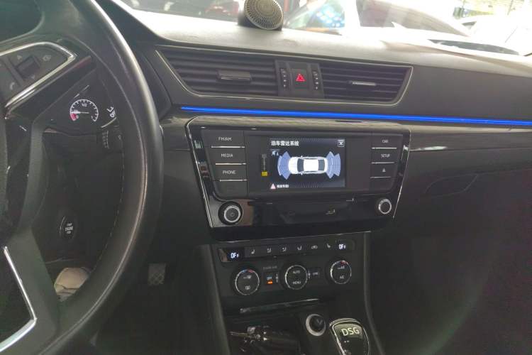 Used Skoda Superb 2016 TSI330 DSG Smart Drive Edition Audio And AC Panel