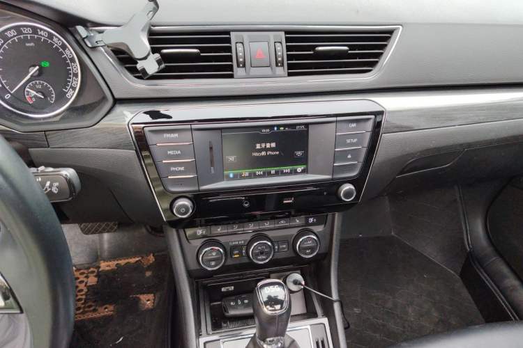 Used Skoda Superb 2016 TSI330 DSG Smart Drive Edition Audio And AC Panel