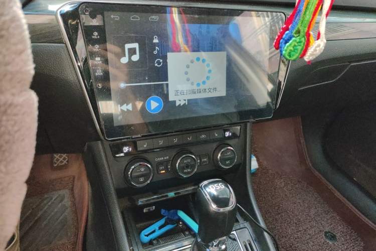 Used Skoda Superb 2016 TSI330 DSG Smart Drive Edition Audio And AC Panel