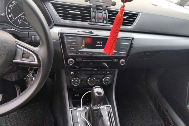 Used Skoda Superb 2016 TSI280 DSG Innovation Edition Audio And AC Panel