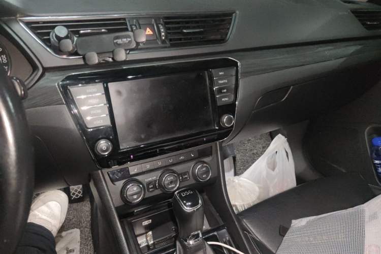 Used Skoda Superb 2016 TSI280 DSG Champion Edition Audio And AC Panel