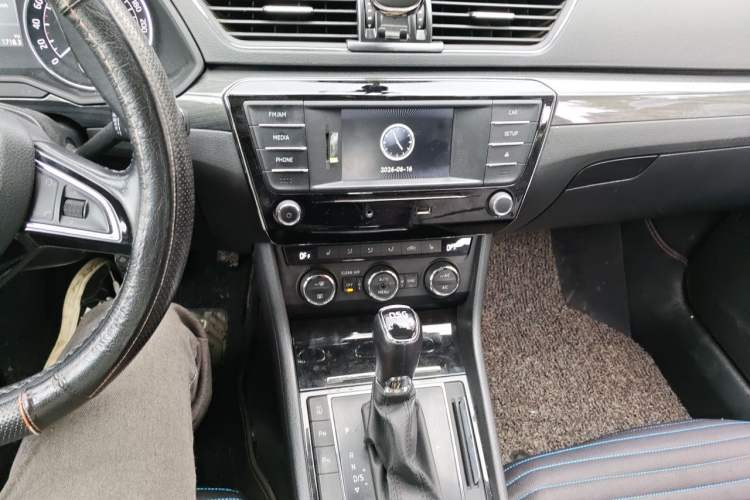 Used Skoda Superb 2016 TSI330 DSG Smart Drive Edition Audio And AC Panel