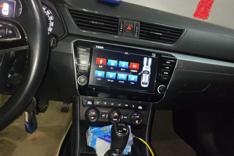 Used Skoda Superb 2016 TSI280 DSG Innovation Edition Audio And AC Panel