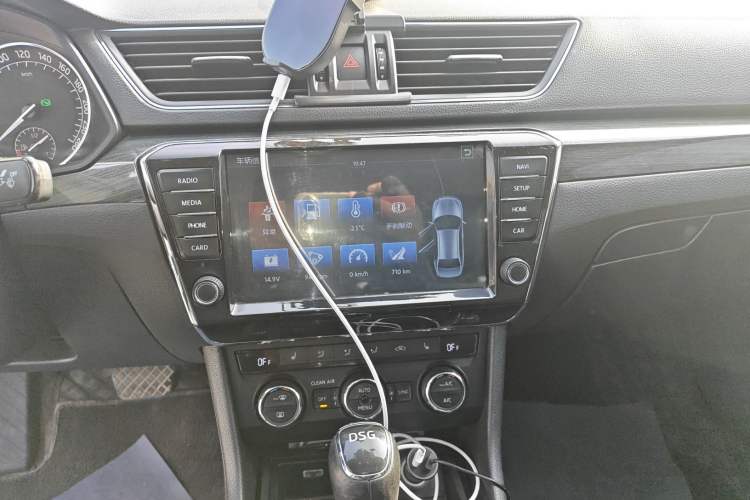 Used Skoda Superb 2016 TSI330 DSG Smart Drive Edition Audio And AC Panel