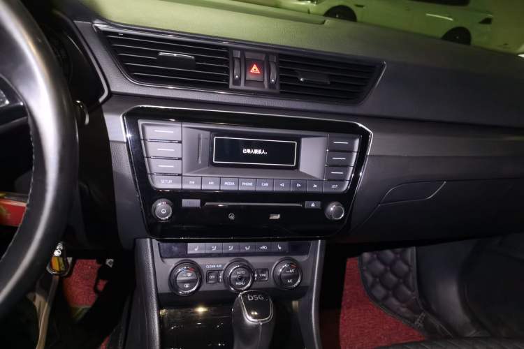 Used Skoda Superb 2016 TSI280 DSG Innovation Edition Audio And AC Panel