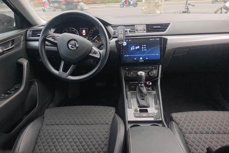 Used Skoda Superb 2016 TSI280 DSG Innovation Edition Center Console