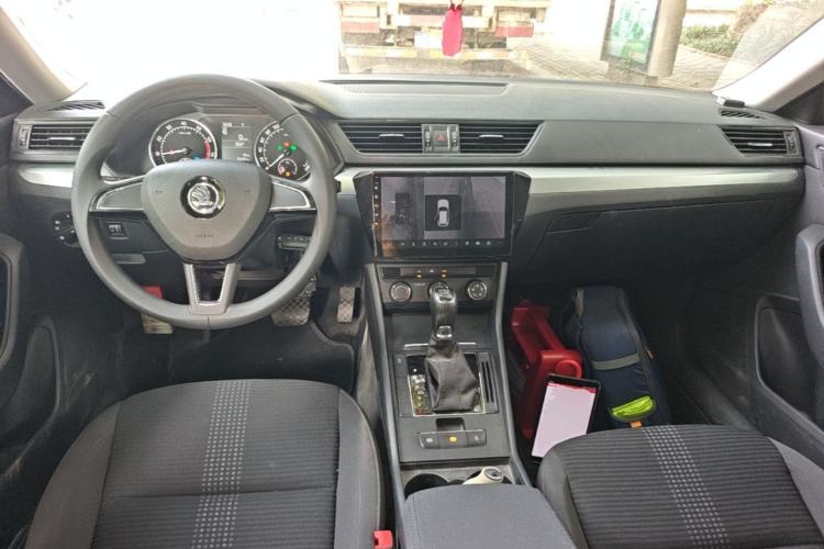 Used Skoda Superb 2016 TSI280 DSG Advanced Edition Center Console