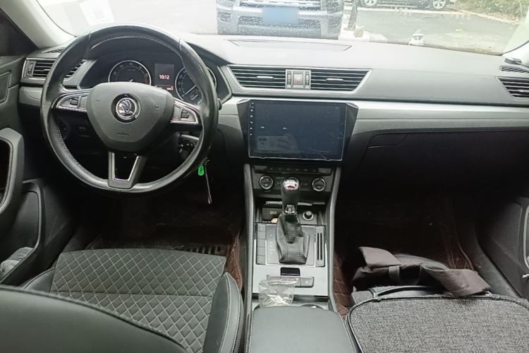 Used Skoda Superb 2016 TSI330 DSG Innovation Edition Center Console