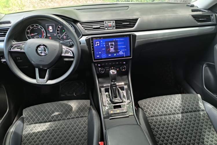 Used Skoda Superb 2016 TSI280 DSG Innovation Edition Center Console