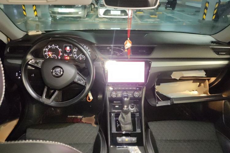 Used Skoda Superb 2016 TSI330 DSG Innovation Edition Center Console
