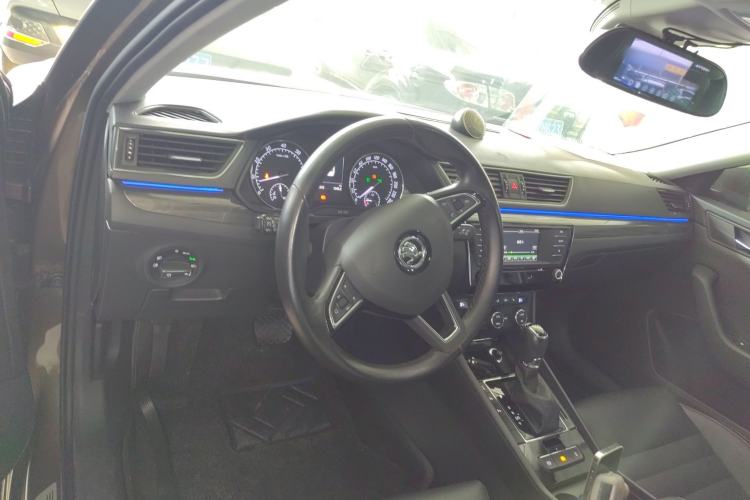 Used Skoda Superb 2016 TSI330 DSG Smart Drive Edition Center Console