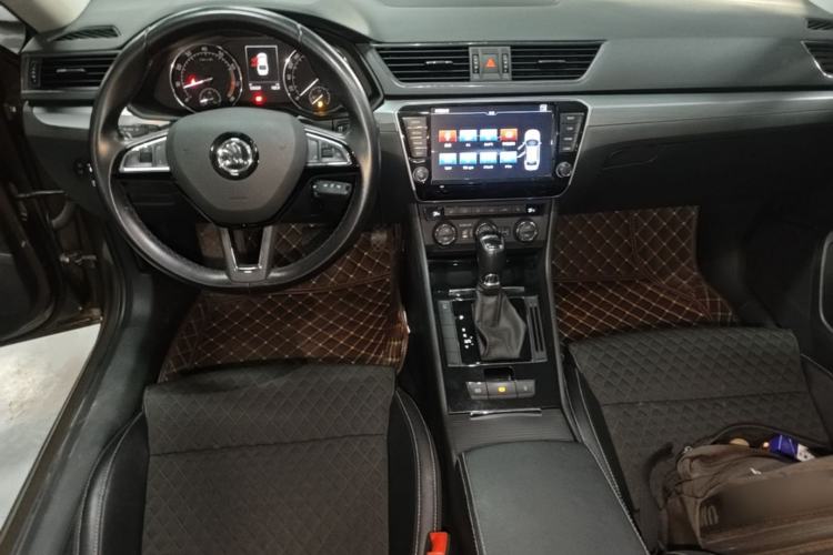 Used Skoda Superb 2016 TSI280 DSG Innovation Edition Center Console