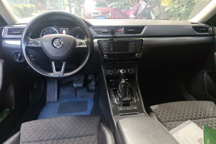Used Skoda Superb 2016 TSI280 DSG Innovation Edition Center Console