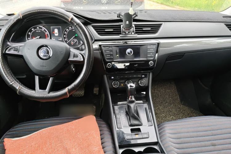 Used Skoda Superb 2016 TSI330 DSG Smart Drive Edition Center Console