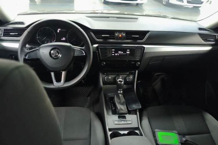 Used Skoda Superb 2016 TSI280 DSG Advanced Edition Center Console