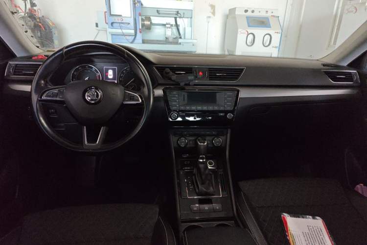 Used Skoda Superb 2016 TSI330 DSG Innovation Edition Center Console