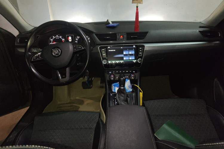 Used Skoda Superb 2016 TSI280 DSG Innovation Edition Center Console