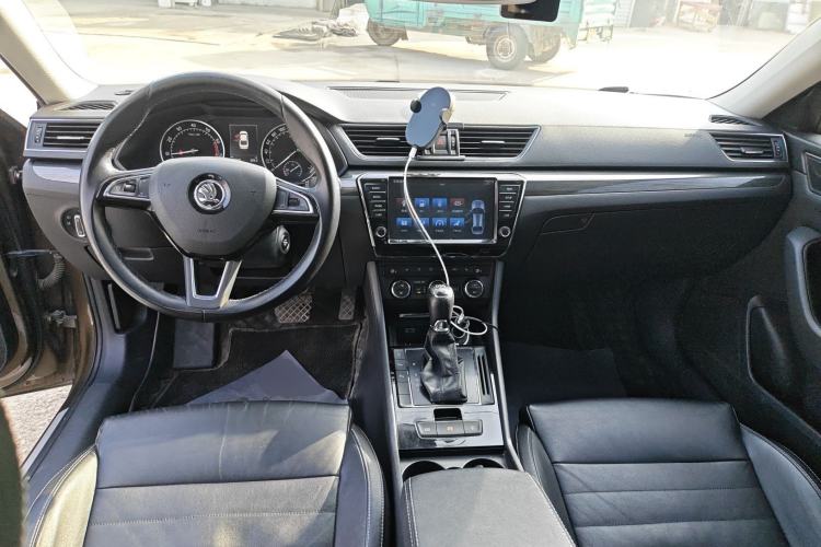 Used Skoda Superb 2016 TSI330 DSG Smart Drive Edition Center Console