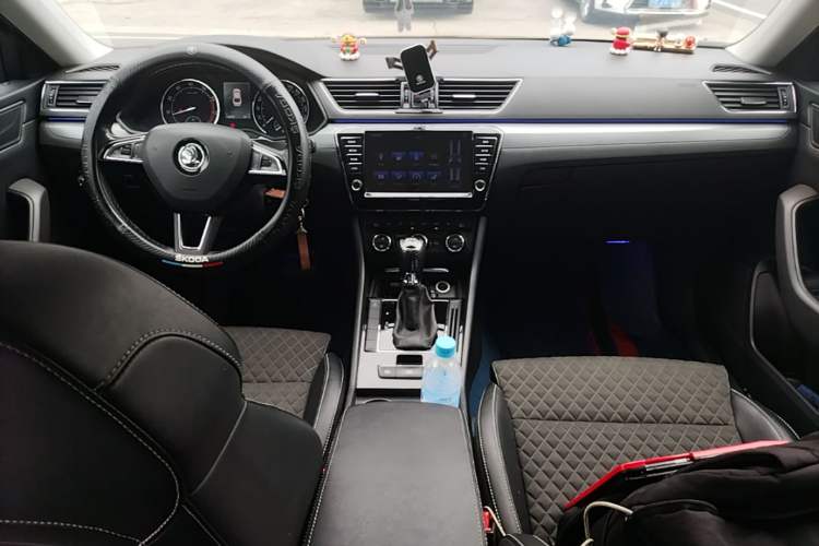 Used Skoda Superb 2016 TSI280 DSG Innovation Edition Center Console