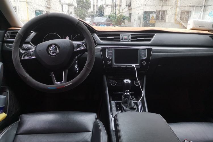 Used Skoda Superb 2016 TSI330 DSG Smart Drive Edition Center Console