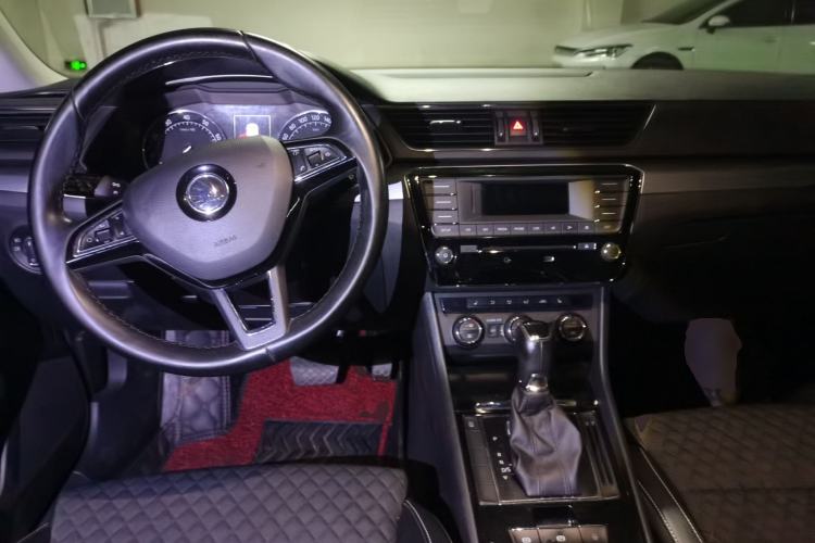 Used Skoda Superb 2016 TSI280 DSG Innovation Edition Center Console