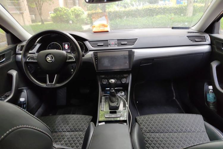Used Skoda Superb 2016 TSI330 DSG Innovation Edition Center Console