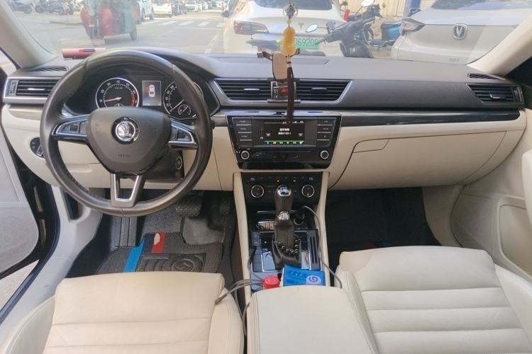 Used Skoda Superb 2016 TSI330 DSG Smart Drive Edition Center Console