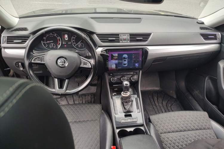 Used Skoda Superb 2016 TSI280 DSG Innovation Edition Center Console