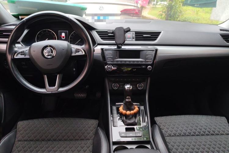 Used Skoda Superb 2016 TSI330 DSG Innovation Edition Center Console