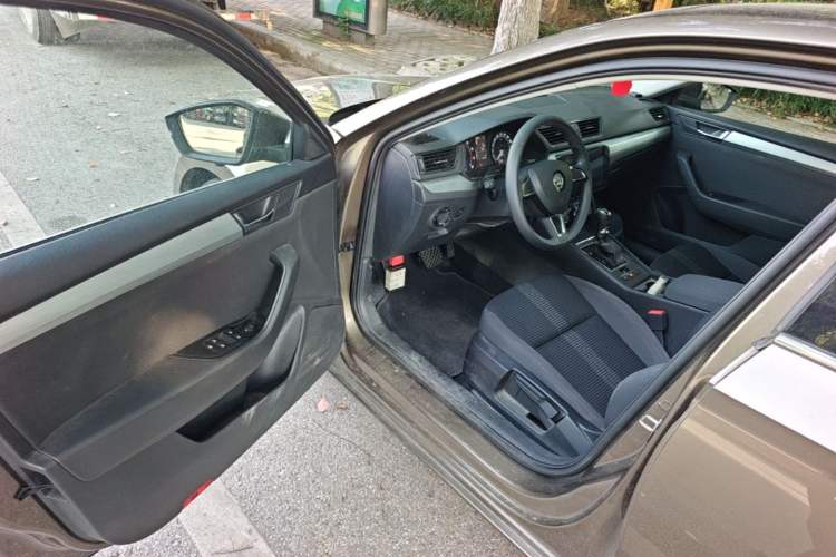 Used Skoda Superb 2016 TSI280 DSG Advanced Edition Driver Seat