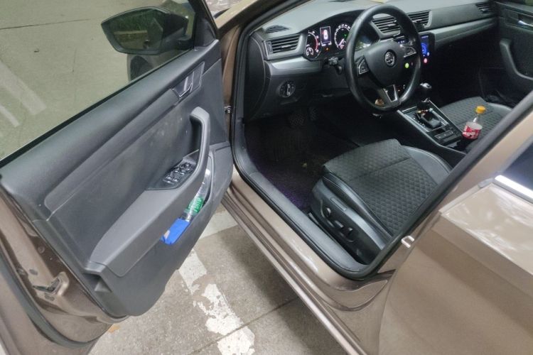 Used Skoda Superb 2016 TSI280 DSG Innovation Edition Driver Seat