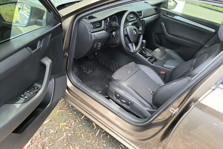 Used Skoda Superb 2016 TSI280 DSG Innovation Edition Driver Seat