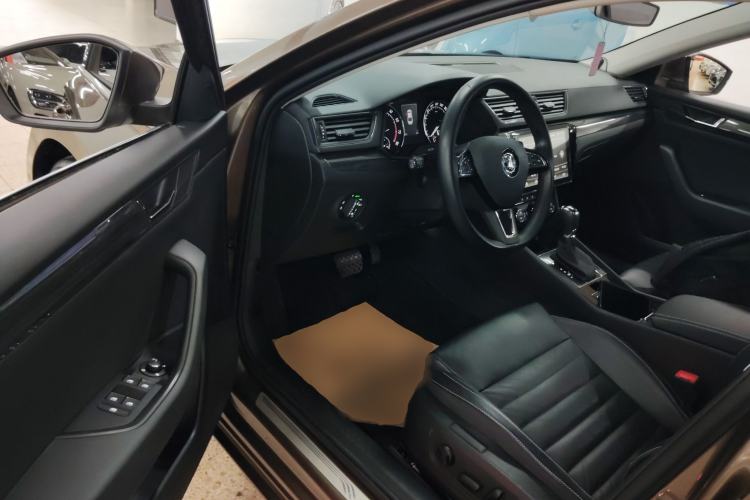 Used Skoda Superb 2016 TSI330 DSG Smart Drive Edition Driver Seat