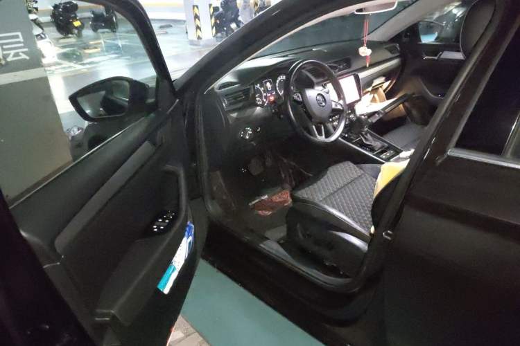 Used Skoda Superb 2016 TSI330 DSG Innovation Edition Driver Seat