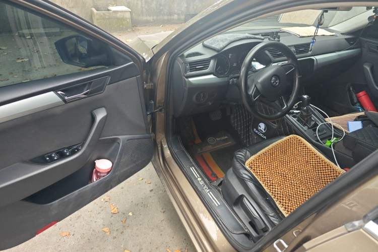 Used Skoda Superb 2016 TSI280 DSG Advanced Edition Driver Seat