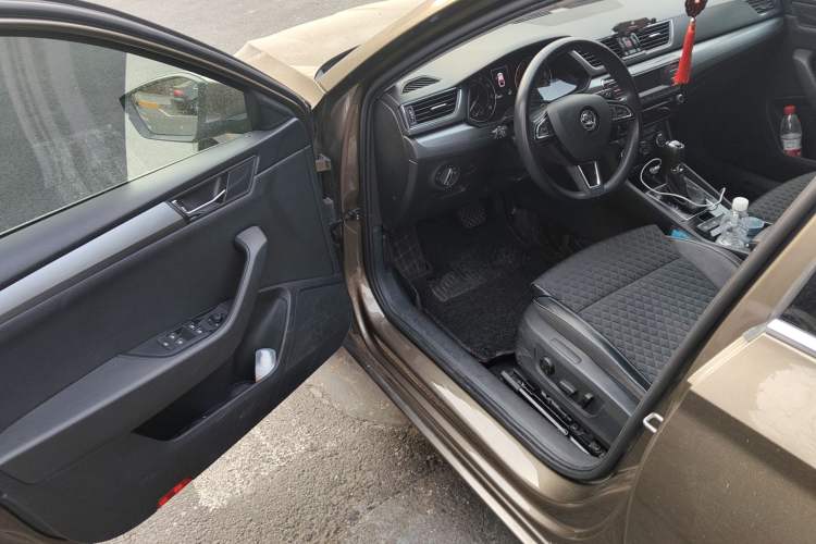 Used Skoda Superb 2016 TSI280 DSG Innovation Edition Driver Seat