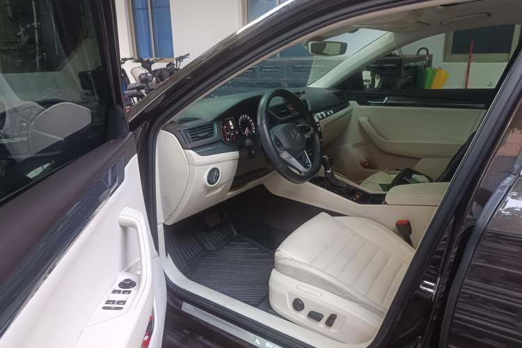 Used Skoda Superb 2016 TSI330 DSG Smart Drive Edition Driver Seat
