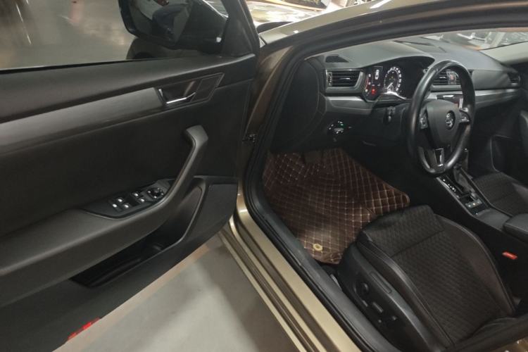 Used Skoda Superb 2016 TSI280 DSG Innovation Edition Driver Seat